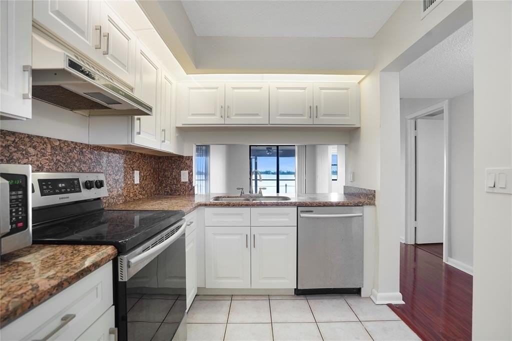 109 Lake Emerald Dr #110 - Photo 3 of 42