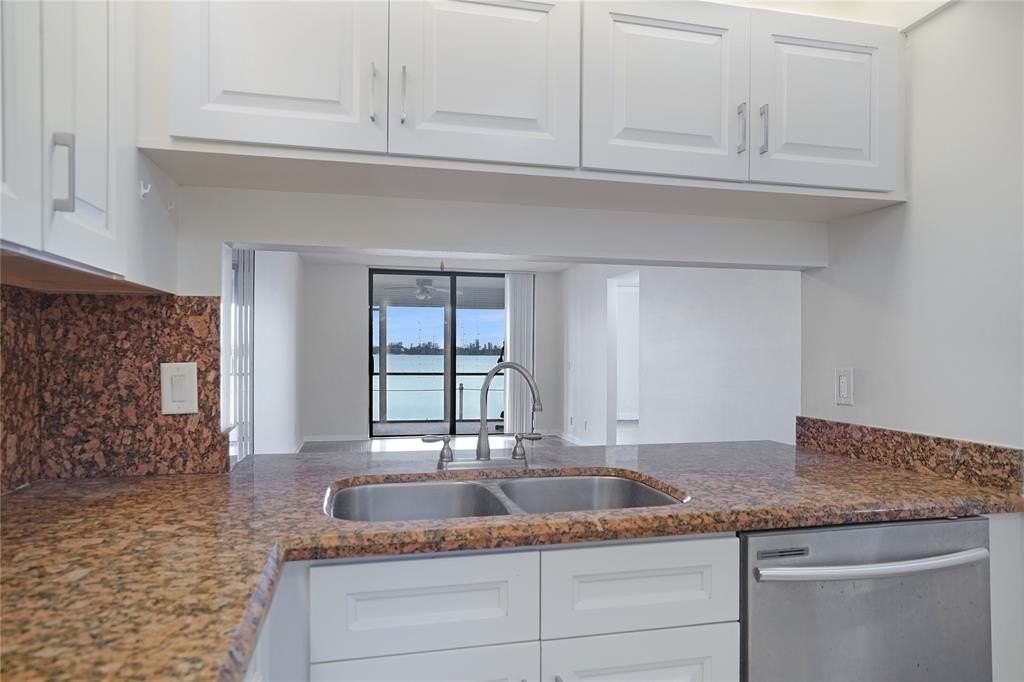 109 Lake Emerald Dr #110 - Photo 4 of 42