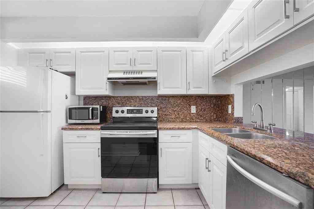 109 Lake Emerald Dr #110 - Photo 5 of 42