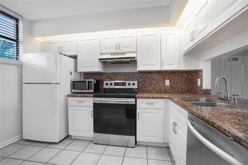 109 Lake Emerald Dr #110 - Photo 6 of 42