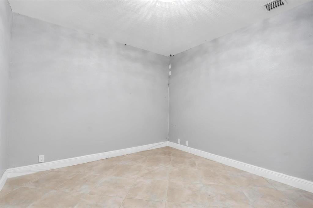 18201 Sw 70th Pl - Photo 3 of 50