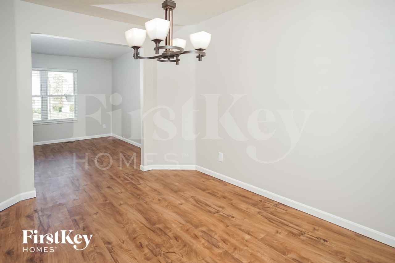 935 Saffron Ln - Photo 5 of 16