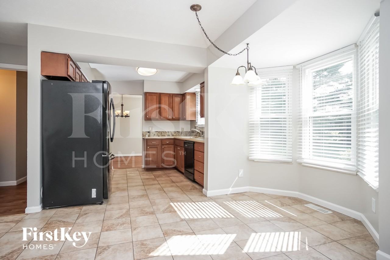 935 Saffron Ln - Photo 6 of 16