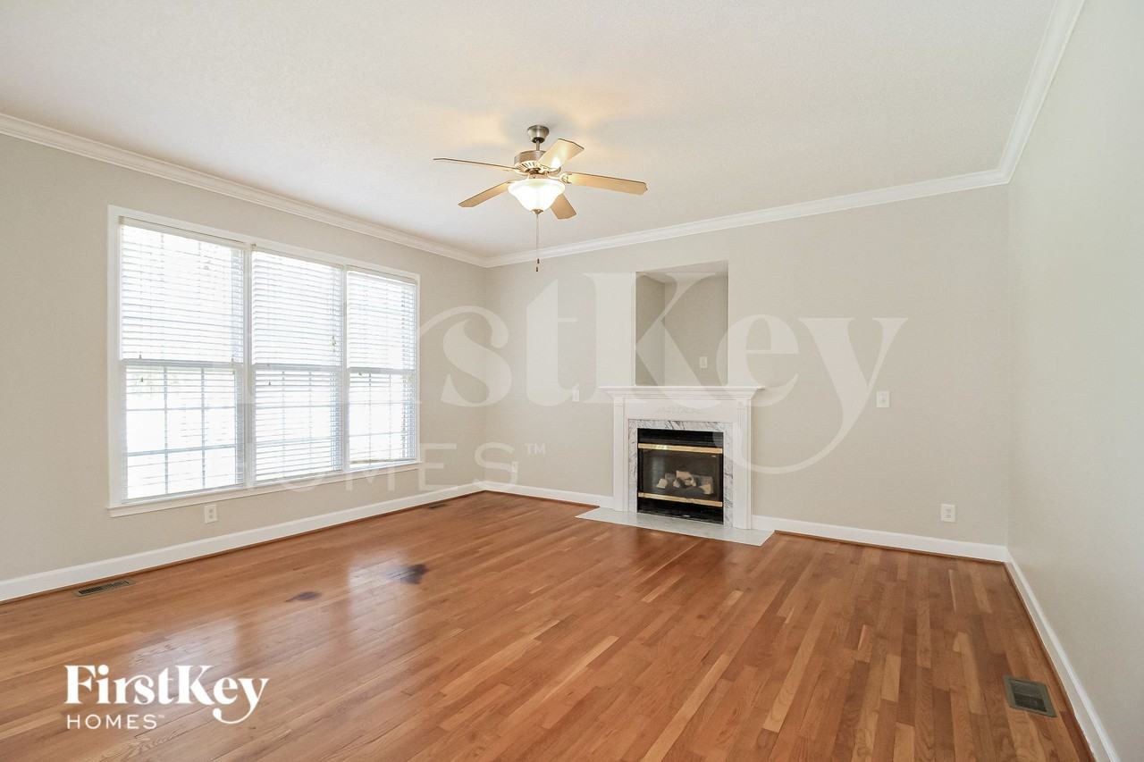 403 Beech Ridge Rd - Photo 3 of 15