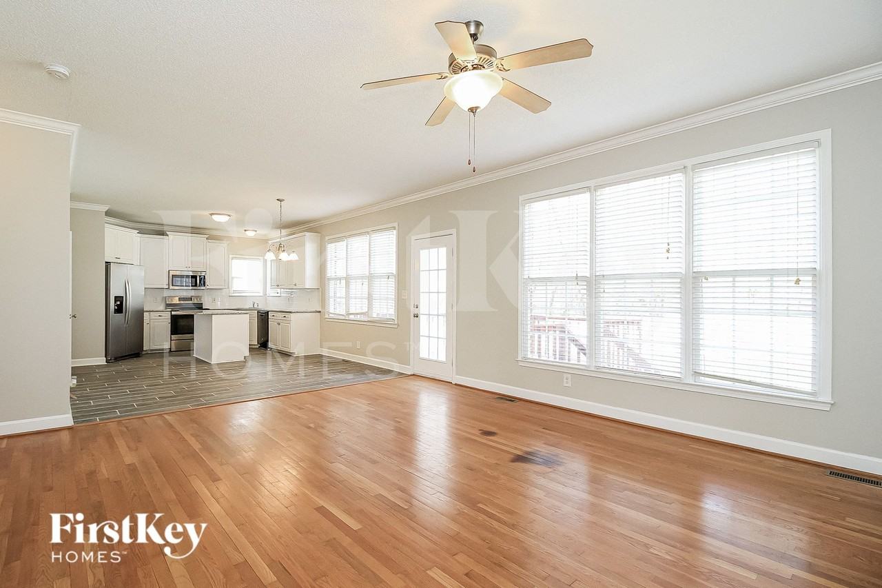 403 Beech Ridge Rd - Photo 4 of 15