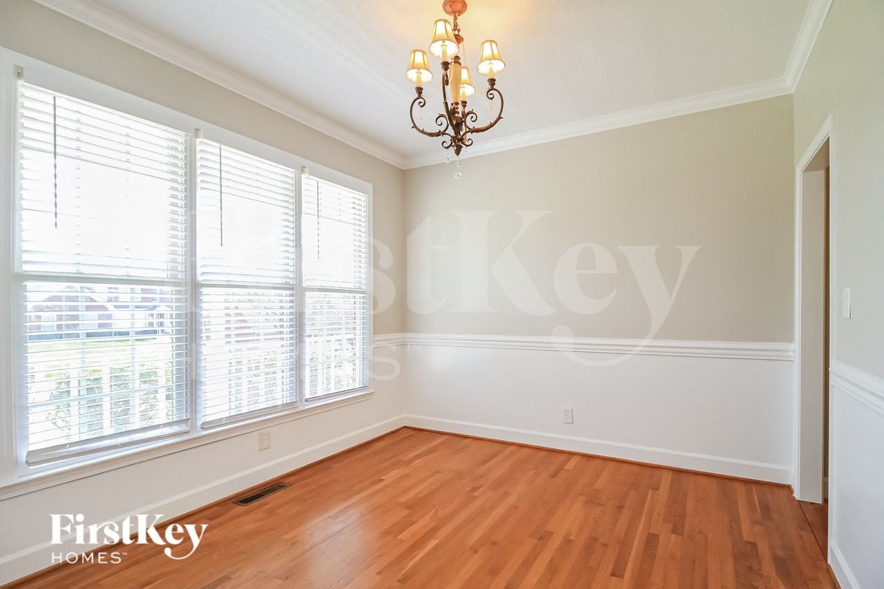 403 Beech Ridge Rd - Photo 5 of 15