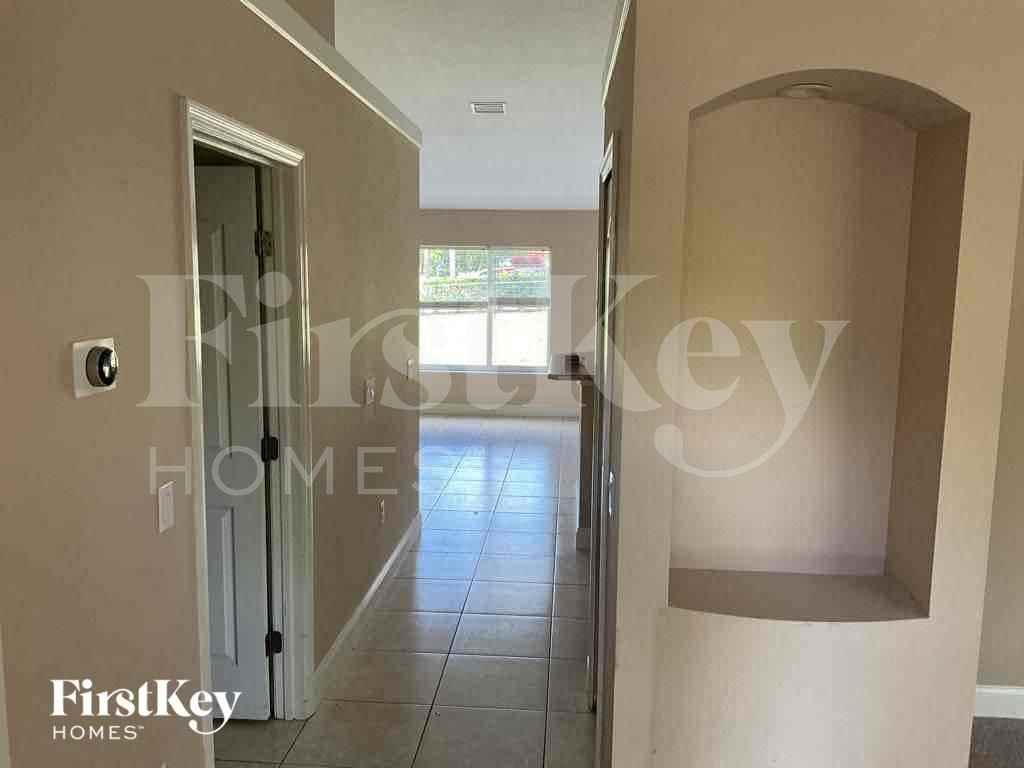 140 Sunrise Blvd - Photo 2 of 14