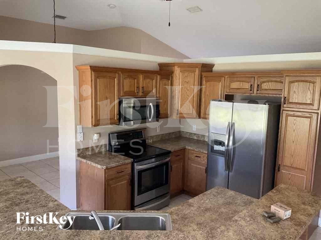 140 Sunrise Blvd - Photo 6 of 14