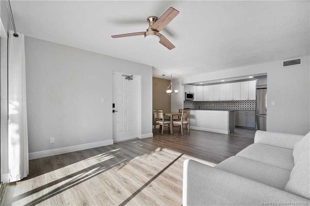 1935 Sw Silver Pine Way Apt B1 - Photo 4 of 24