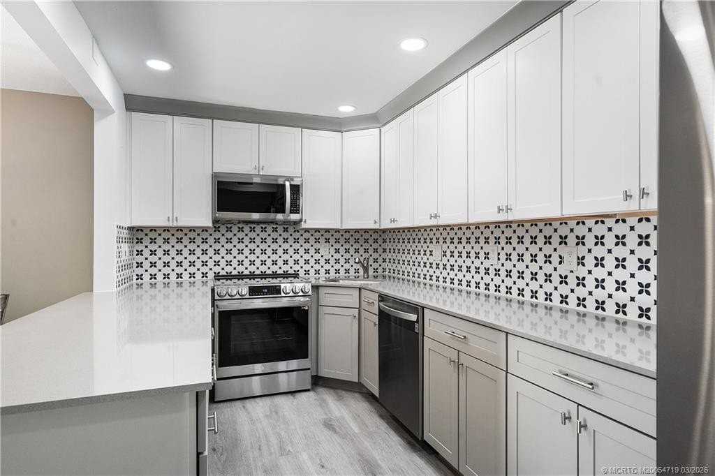 1935 Sw Silver Pine Way Apt B1 - Photo 7 of 24