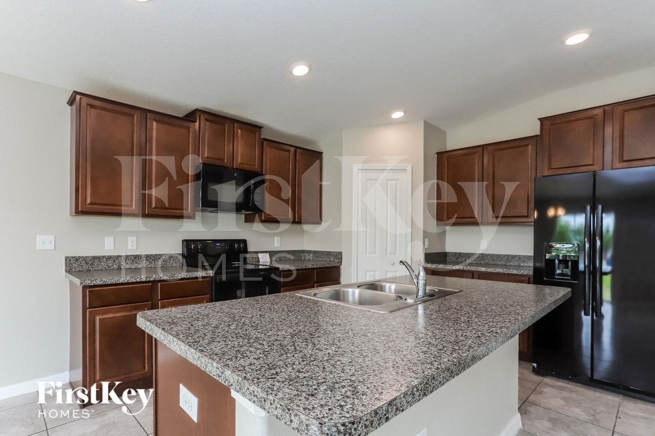 10656 Standing Stone Dr - Photo 4 of 15