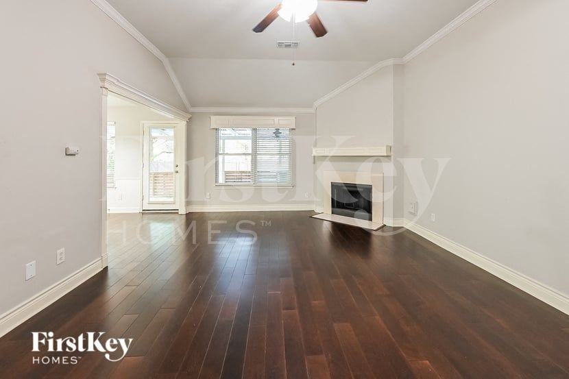 6722 Woodland Oaks - Photo 2 of 15