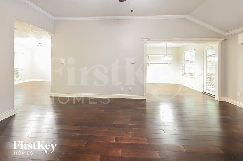 6722 Woodland Oaks - Photo 3 of 15