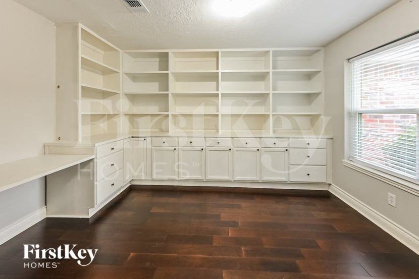 6722 Woodland Oaks - Photo 5 of 15