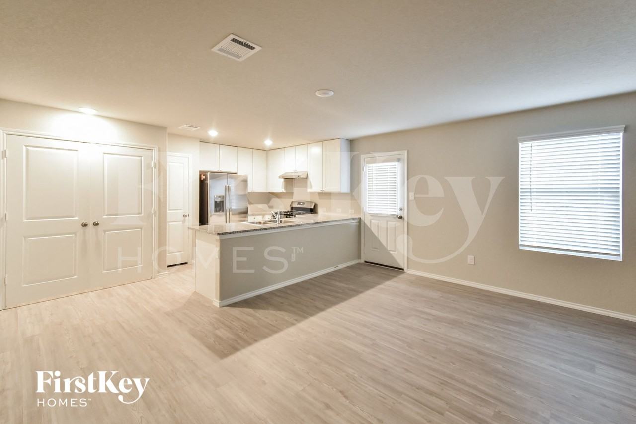 10815 Giacconi Dr - Photo 2 of 15