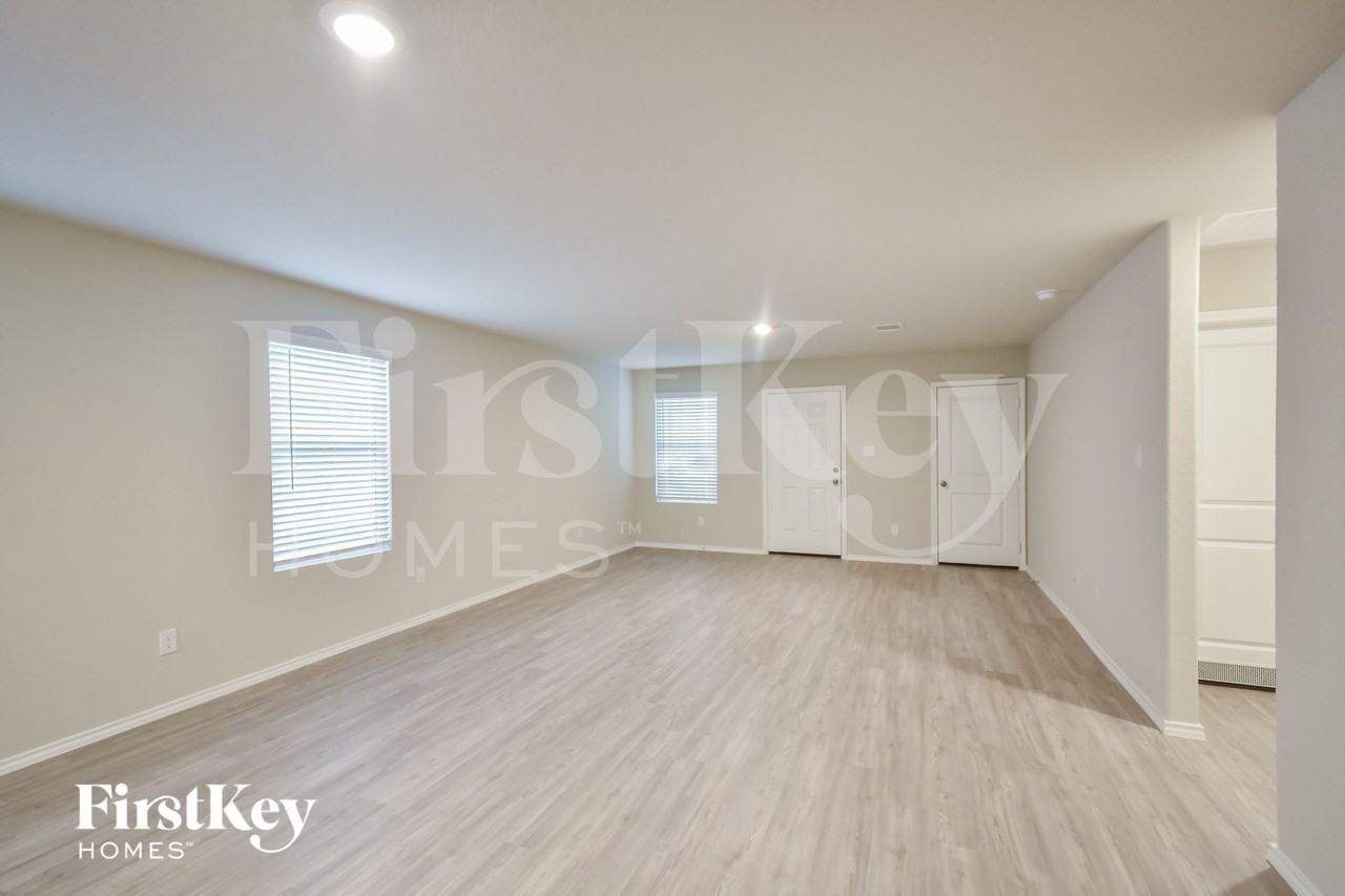 10815 Giacconi Dr - Photo 4 of 15