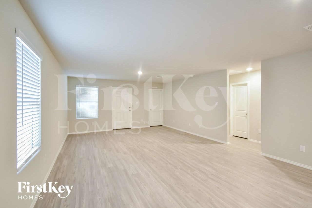 10815 Giacconi Dr - Photo 5 of 15