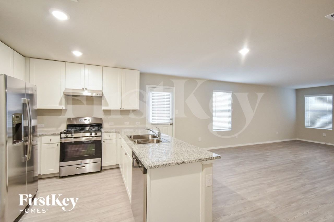 10815 Giacconi Dr - Photo 7 of 15