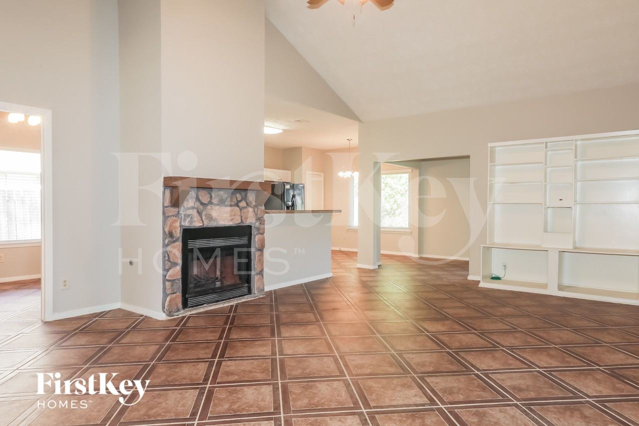 17214 Thorhill St - Photo 3 of 15