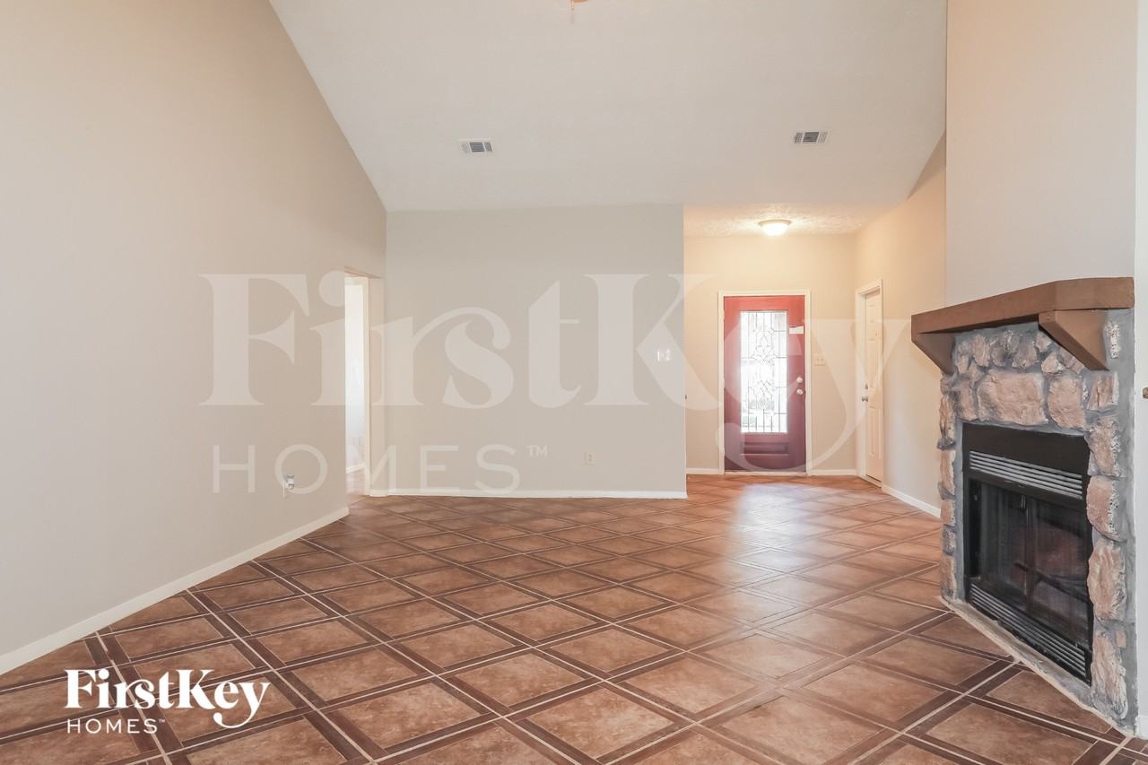 17214 Thorhill St - Photo 4 of 15