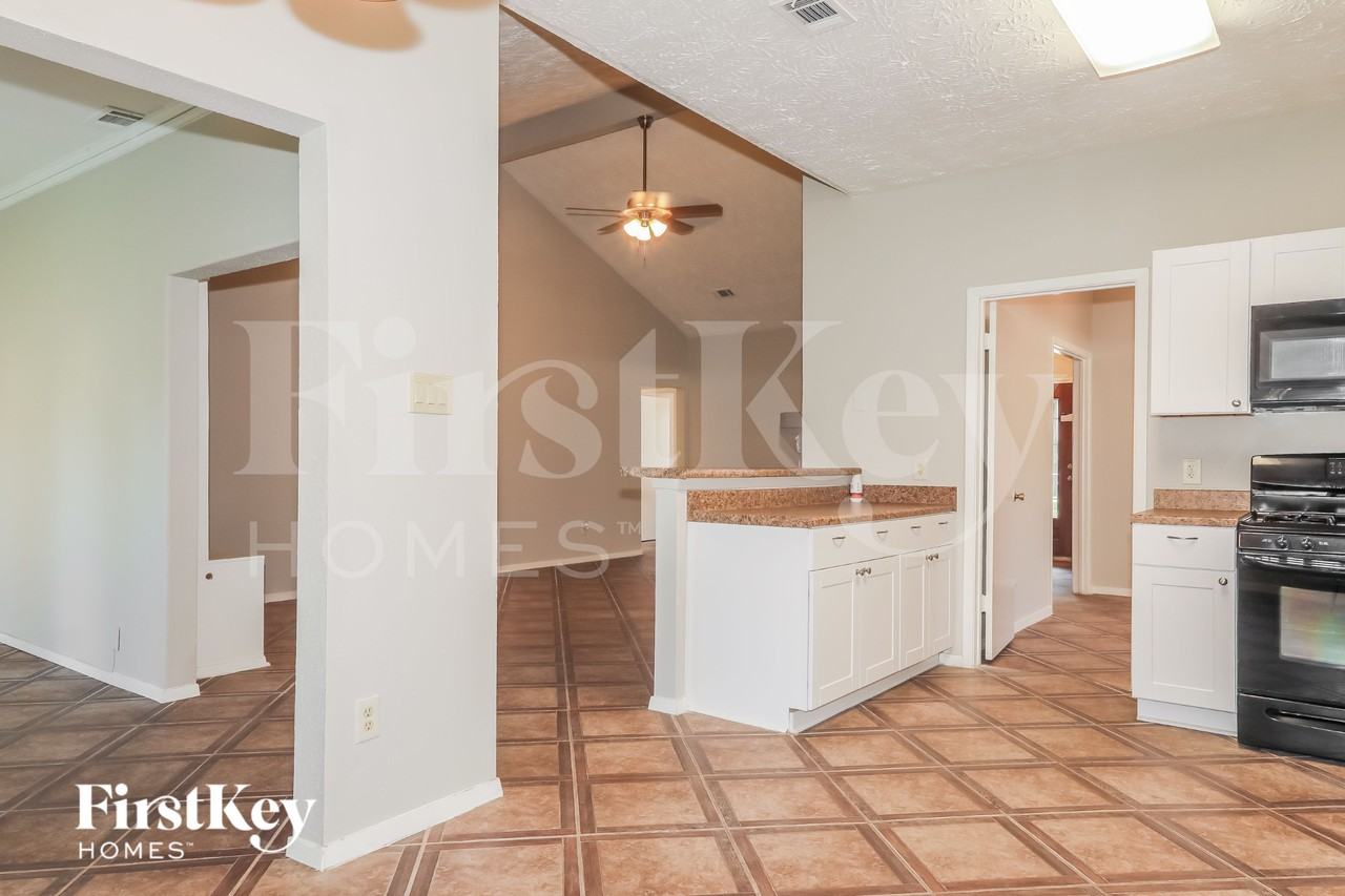 17214 Thorhill St - Photo 5 of 15