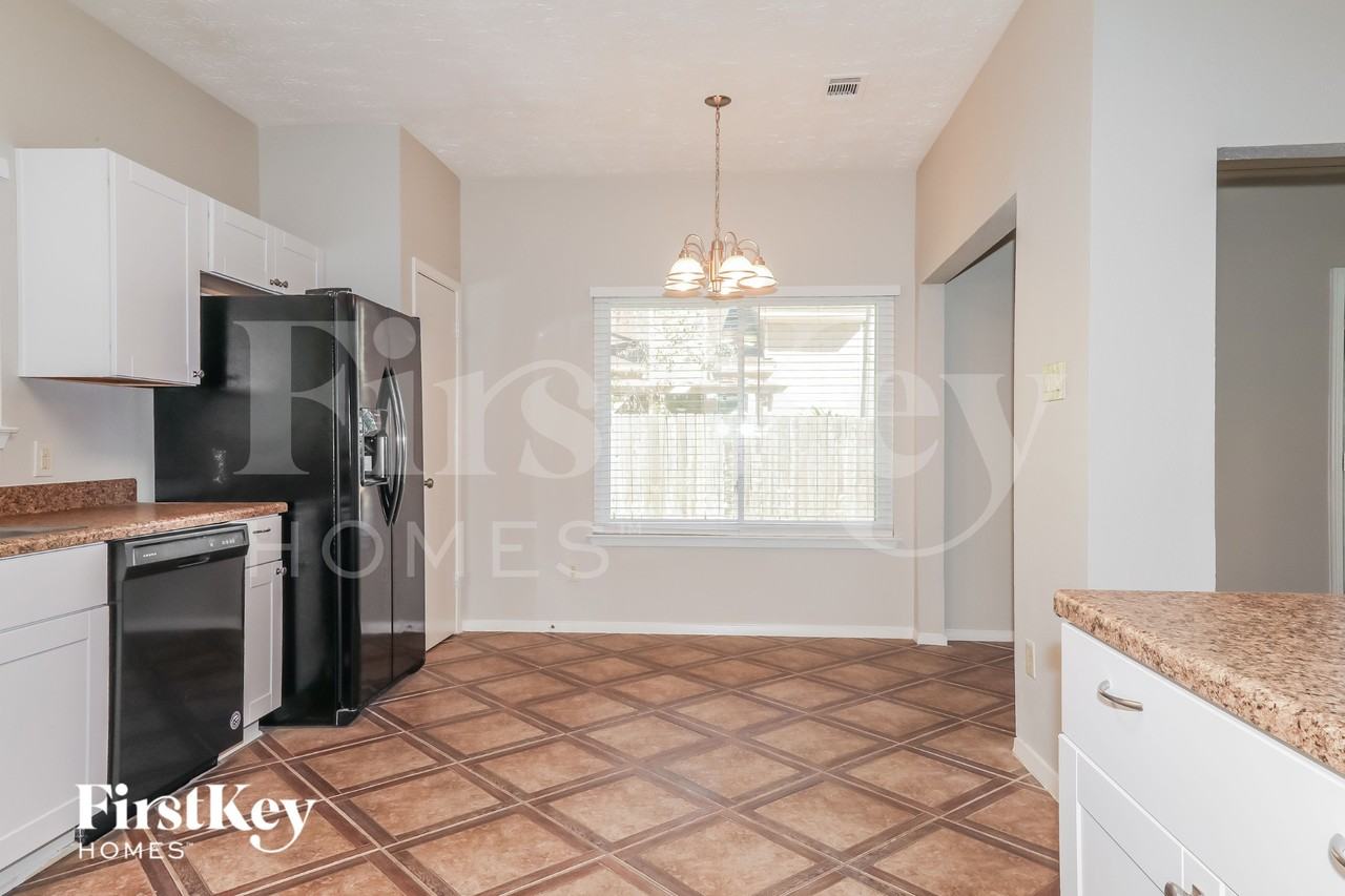 17214 Thorhill St - Photo 6 of 15