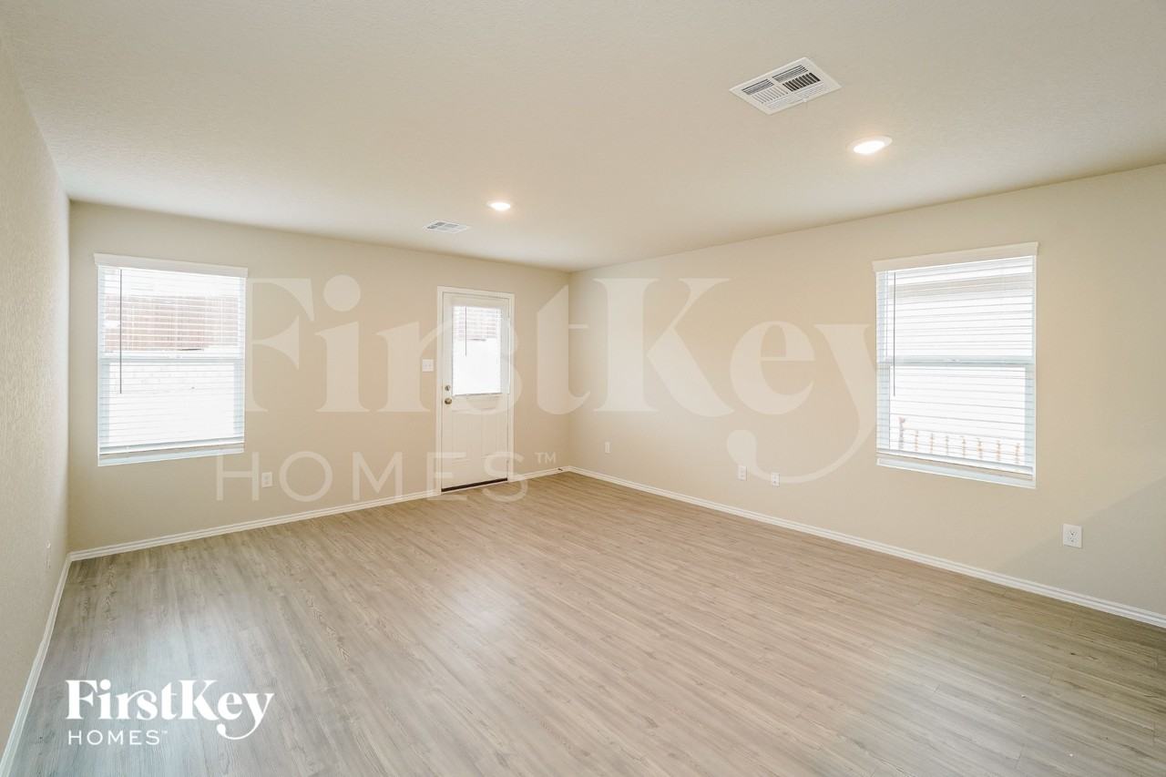 13115 Rosemary Cv - Photo 3 of 18