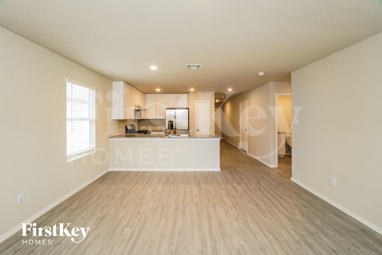 13115 Rosemary Cv - Photo 5 of 18