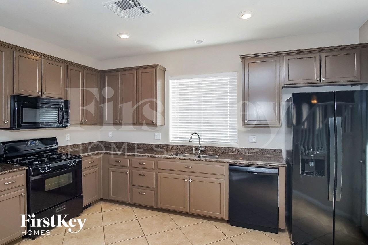 9518 Summer Furnace St - Photo 5 of 15