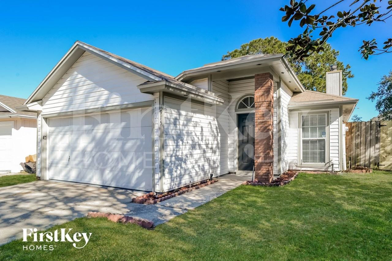 1915 Ashmore Green Dr - Photo 2 of 15