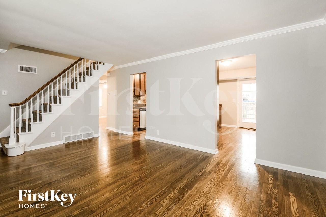 7630 General Sherman Ln - Photo 3 of 15