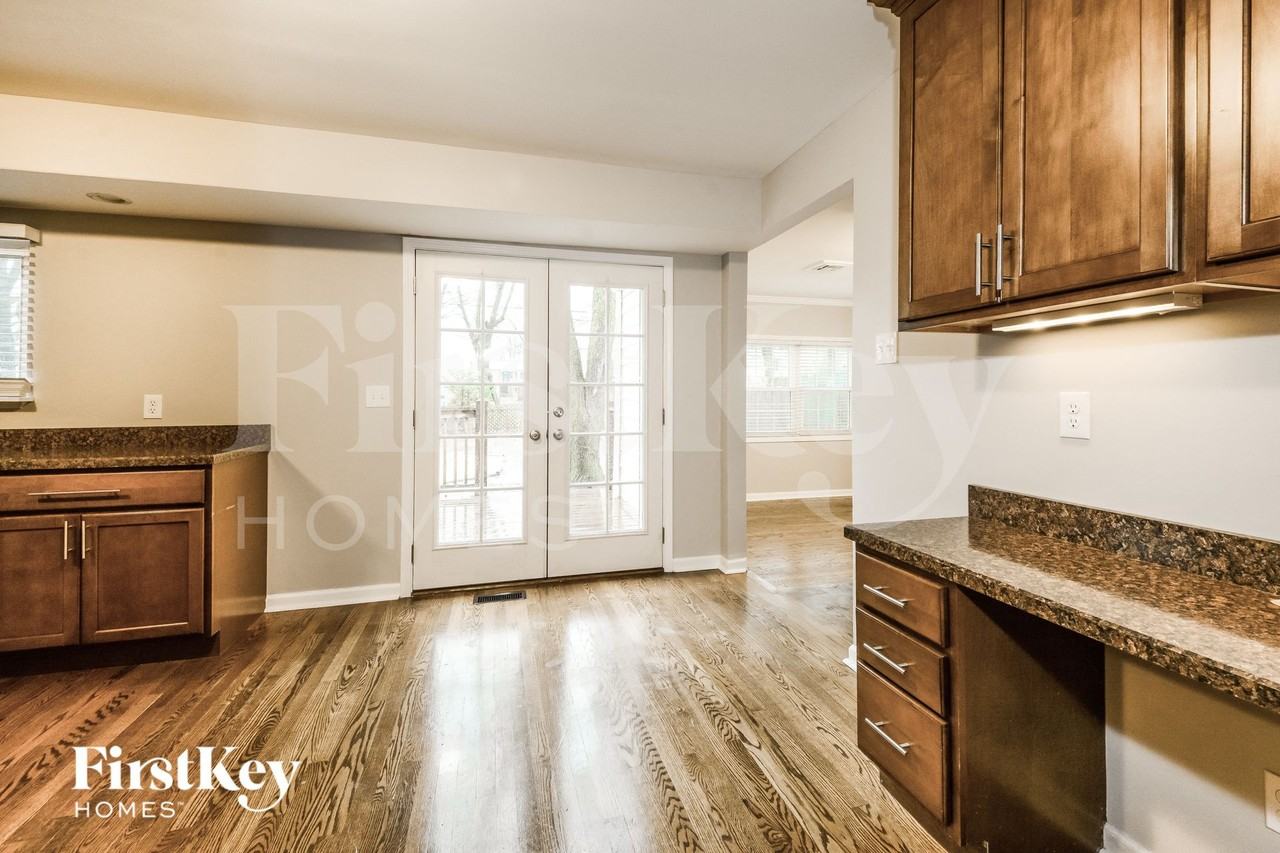 7630 General Sherman Ln - Photo 4 of 15