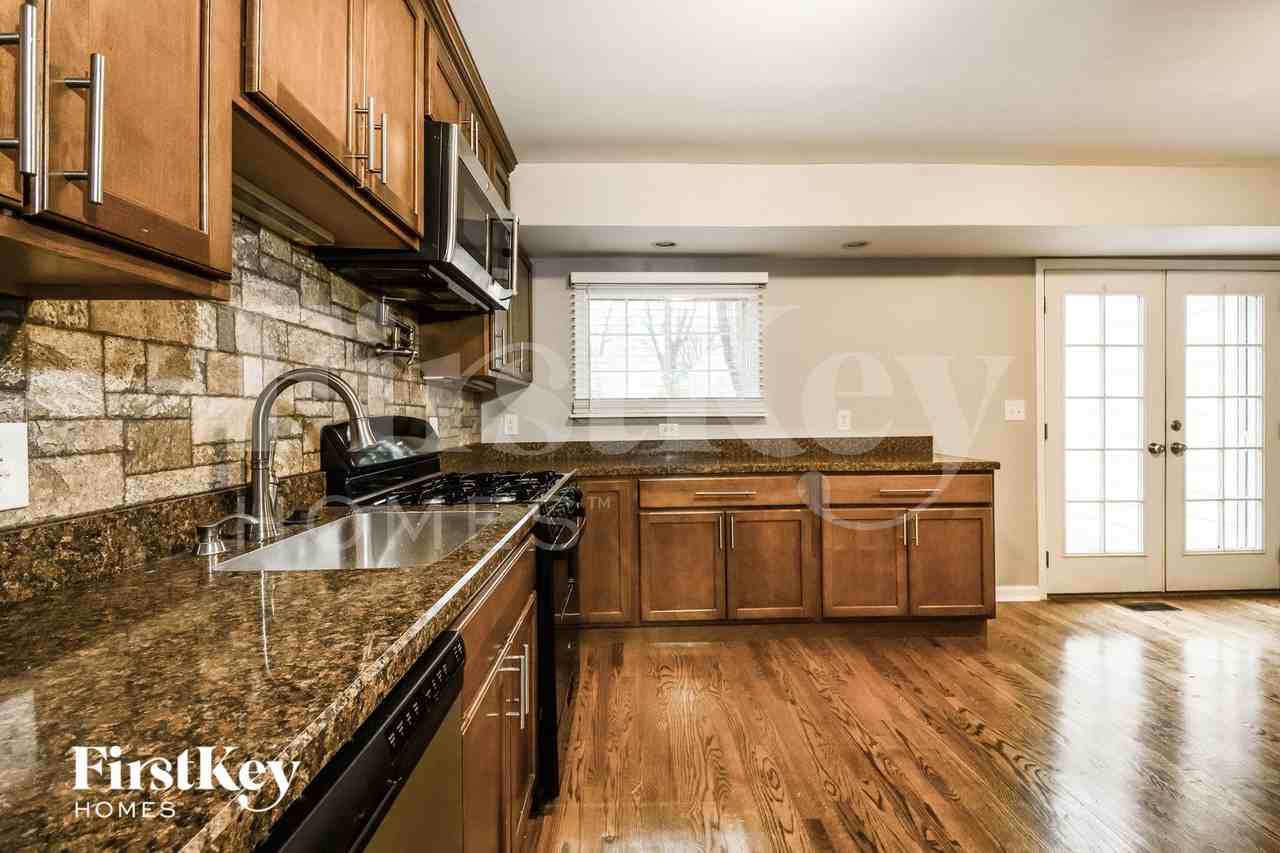 7630 General Sherman Ln - Photo 6 of 15