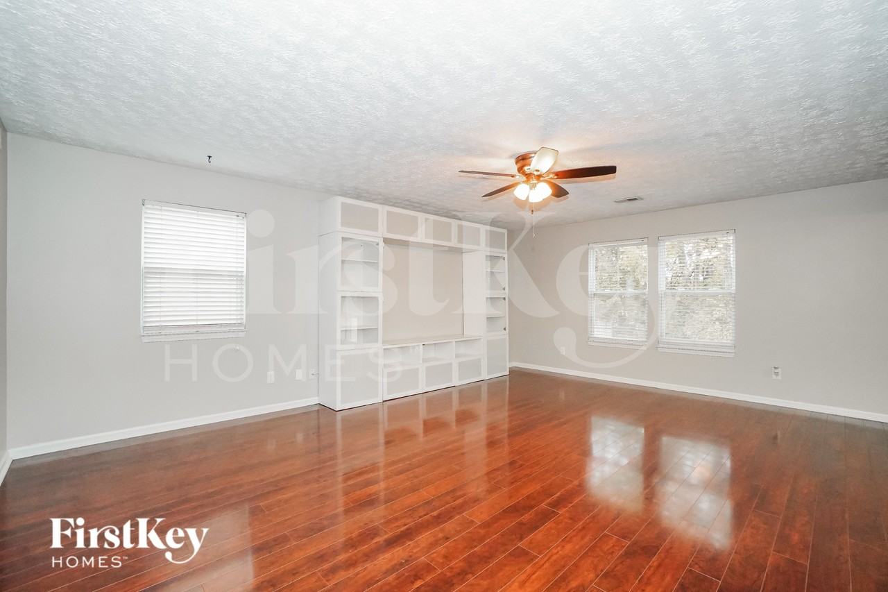 4861 Fosterson Dr - Photo 3 of 16