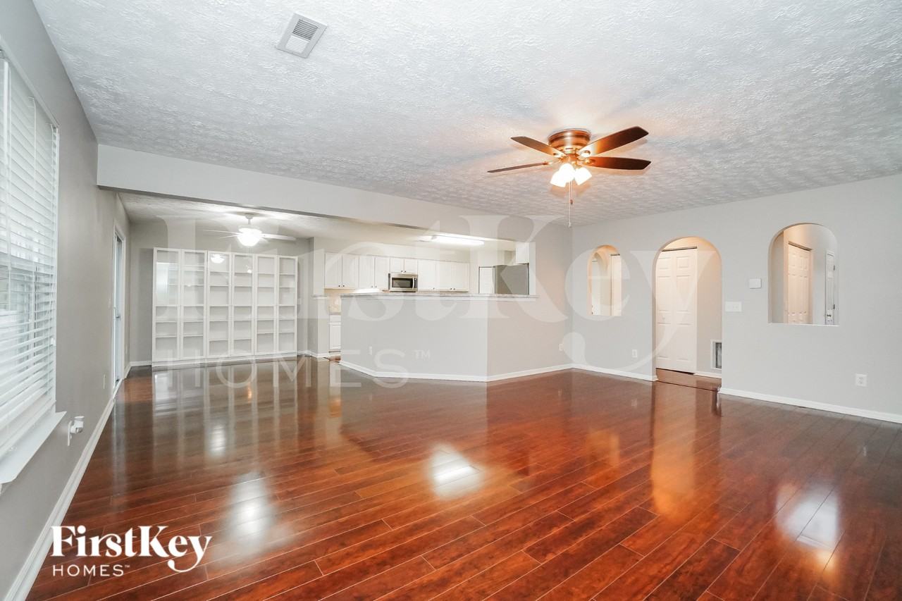 4861 Fosterson Dr - Photo 4 of 16