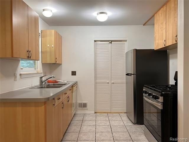 28909 Rosebriar St - Photo 3 of 13