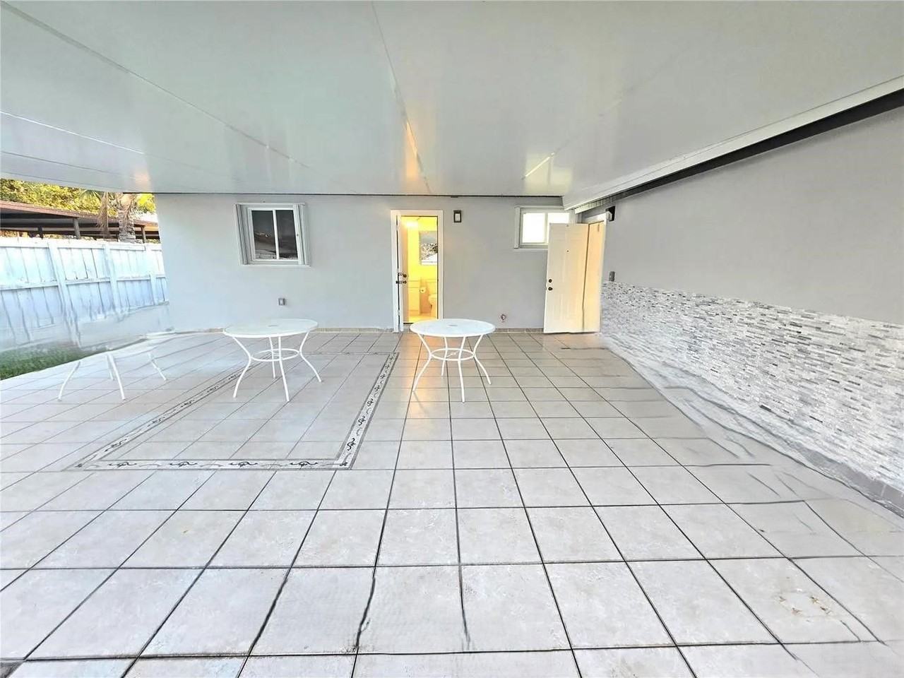 10317 Sw 7th St - Photo 5 of 8