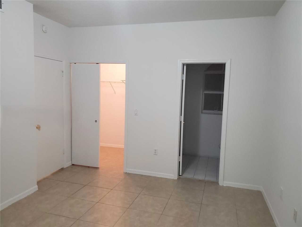 8451 Nw 138th St - Photo 5 of 8