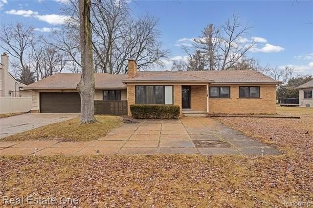 2360 Pineview - Photo 2 of 50