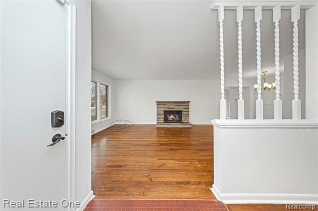 2360 Pineview - Photo 5 of 50