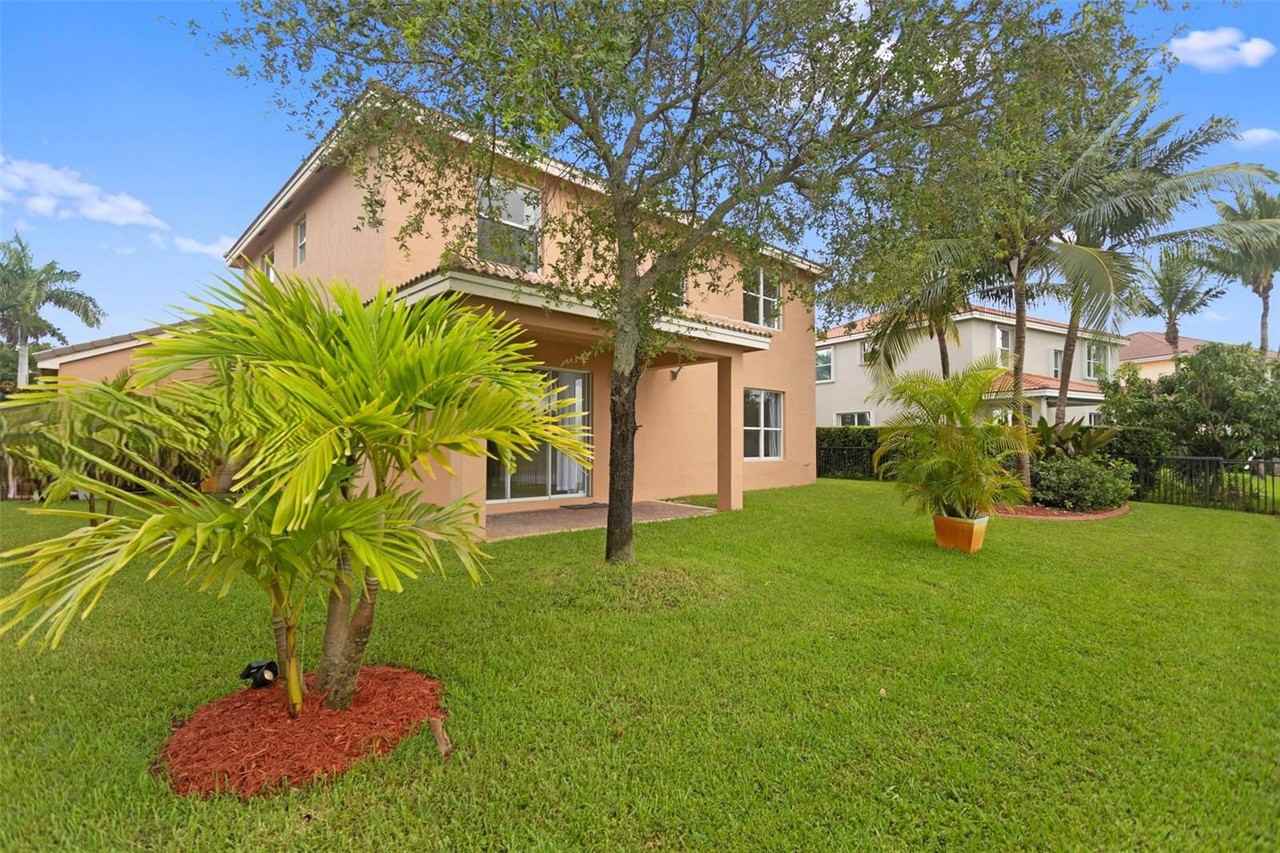 4116 Sw 179th Way - Photo 2 of 8