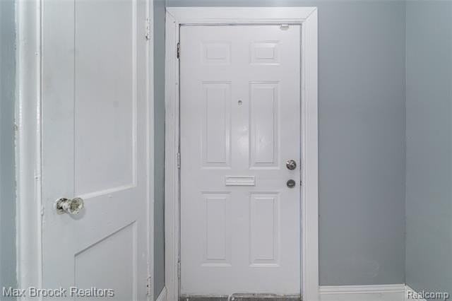 9327 Schaefer Hwy - Photo 5 of 45