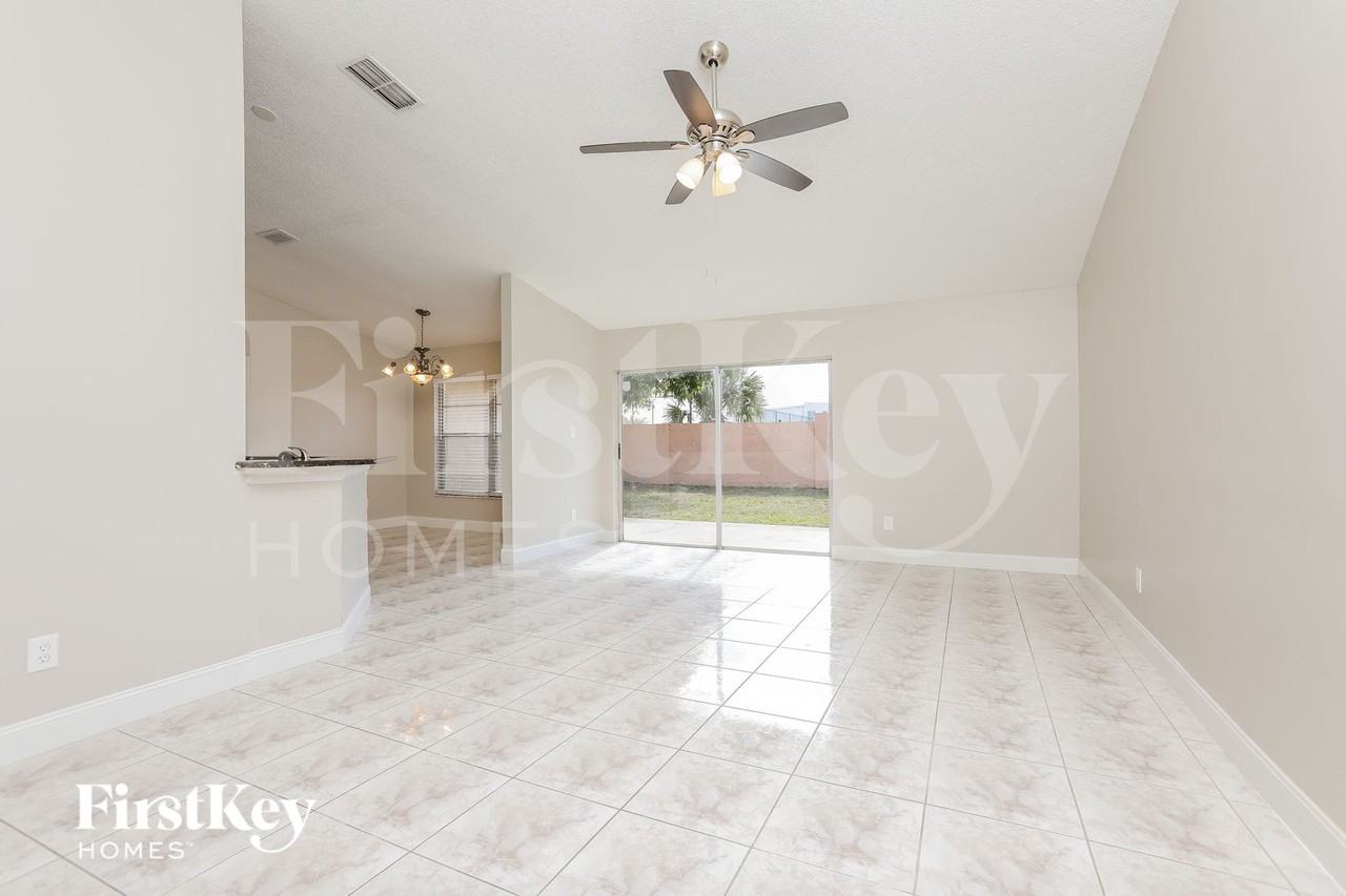 2778 Muscatello St - Photo 4 of 15