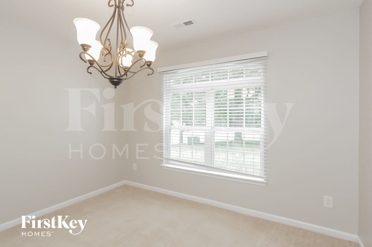 109 Egerton Dr - Photo 5 of 15