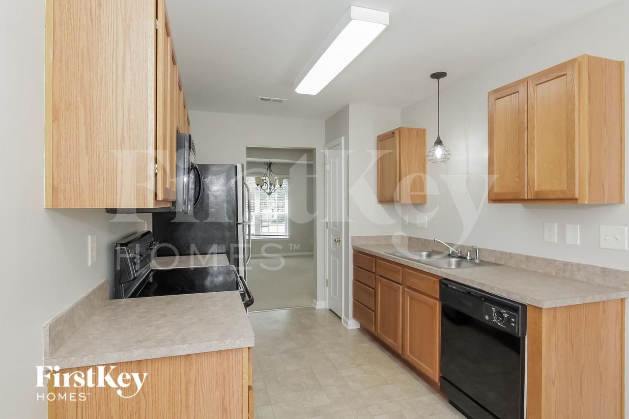 109 Egerton Dr - Photo 6 of 15