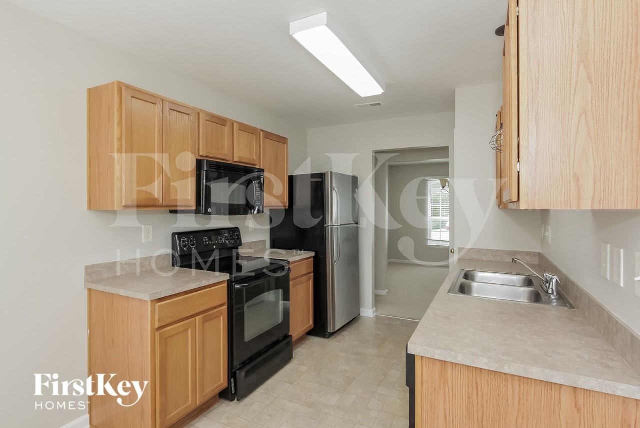 109 Egerton Dr - Photo 7 of 15