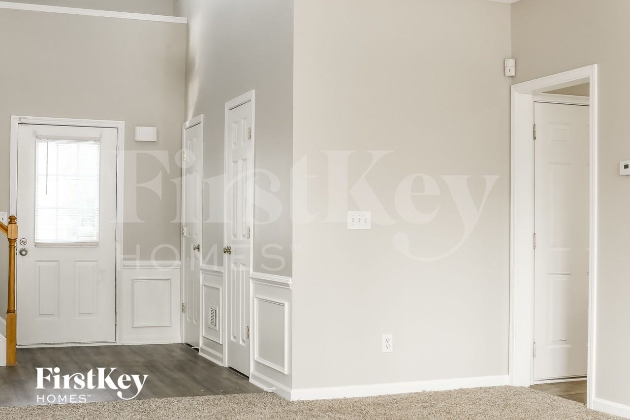 786 Weybourne Ct - Photo 3 of 16