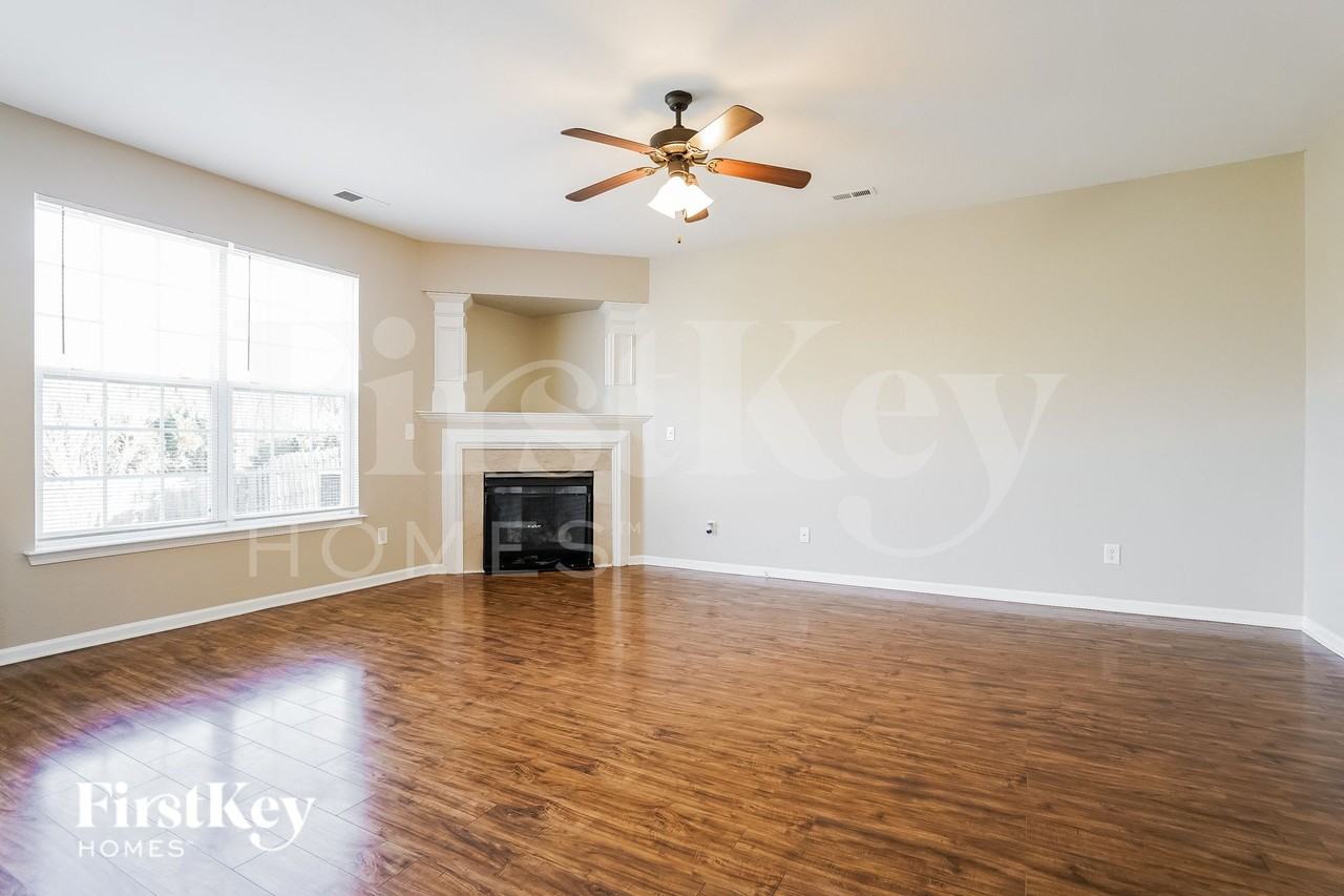 1403 Paulonia Way - Photo 3 of 15