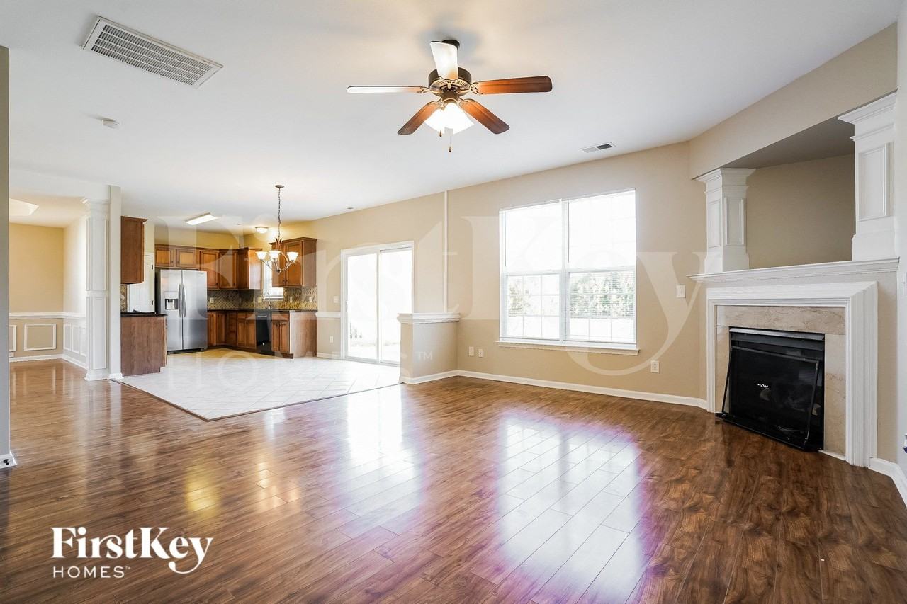 1403 Paulonia Way - Photo 4 of 15