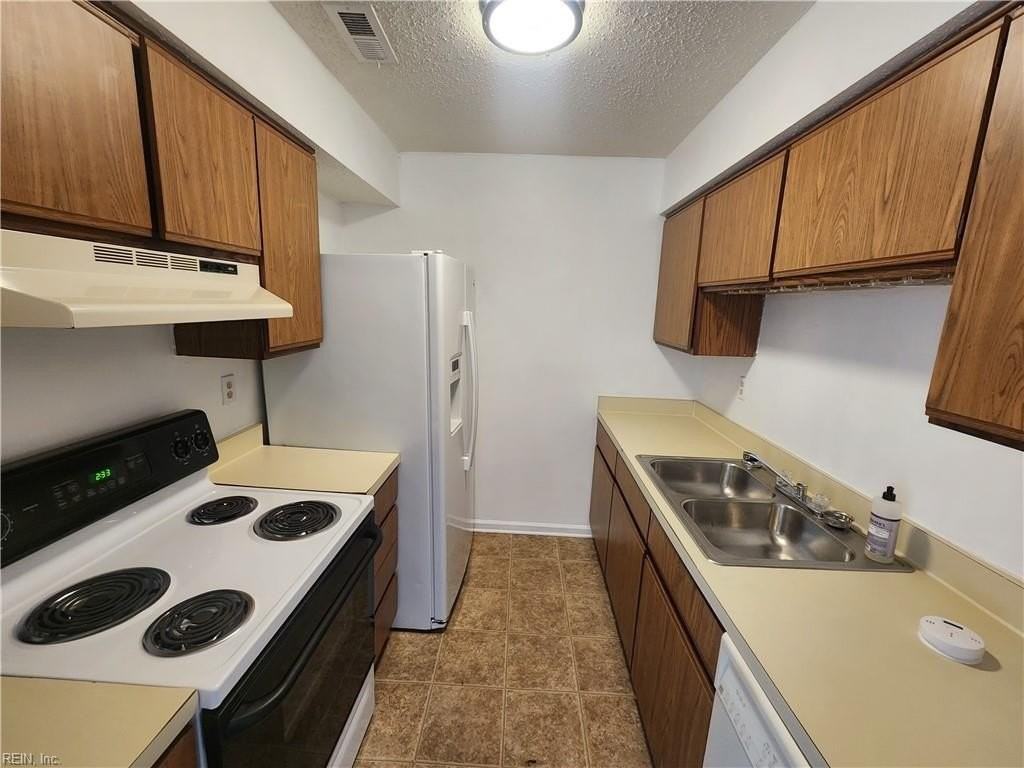 1816 Carrollwood Cmn - Photo 7 of 12